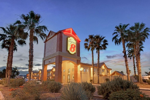Super 8 by Wyndham Tucson/Grant Road Area AZ image 1